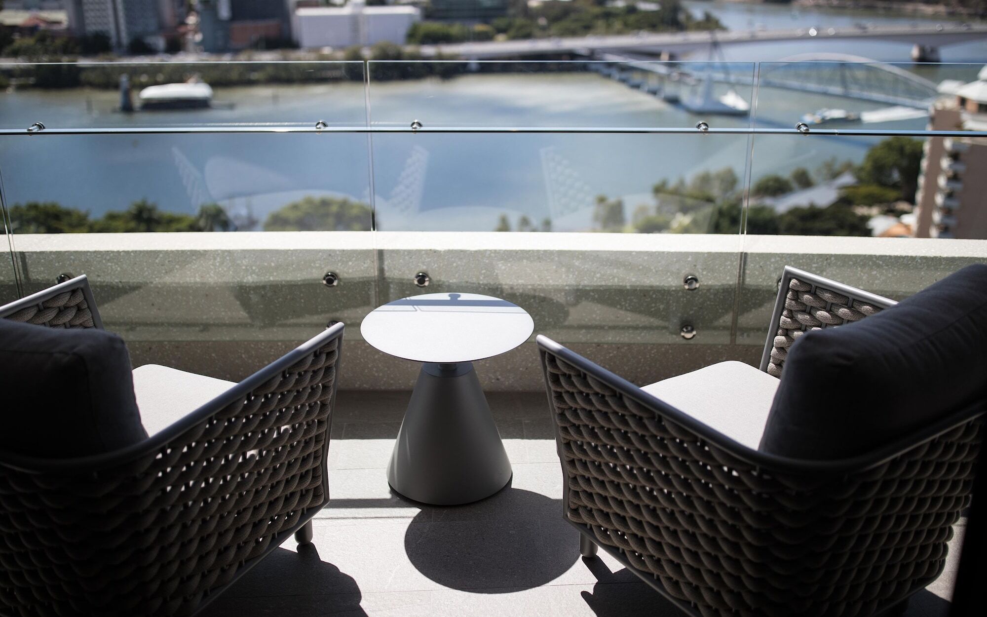 בריסביין Emporium Hotel South Bank מראה חיצוני תמונה A balcony at the hotel